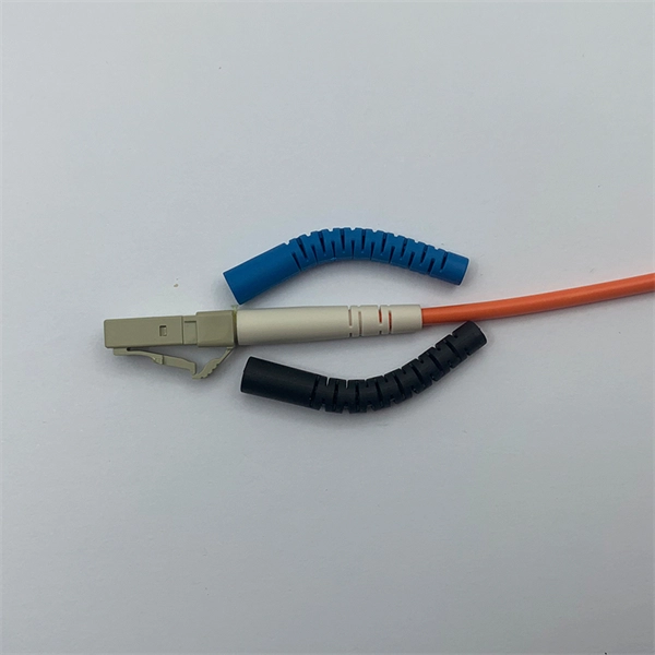 How to determine the number of cores in an outdoor optical fiber communication cable